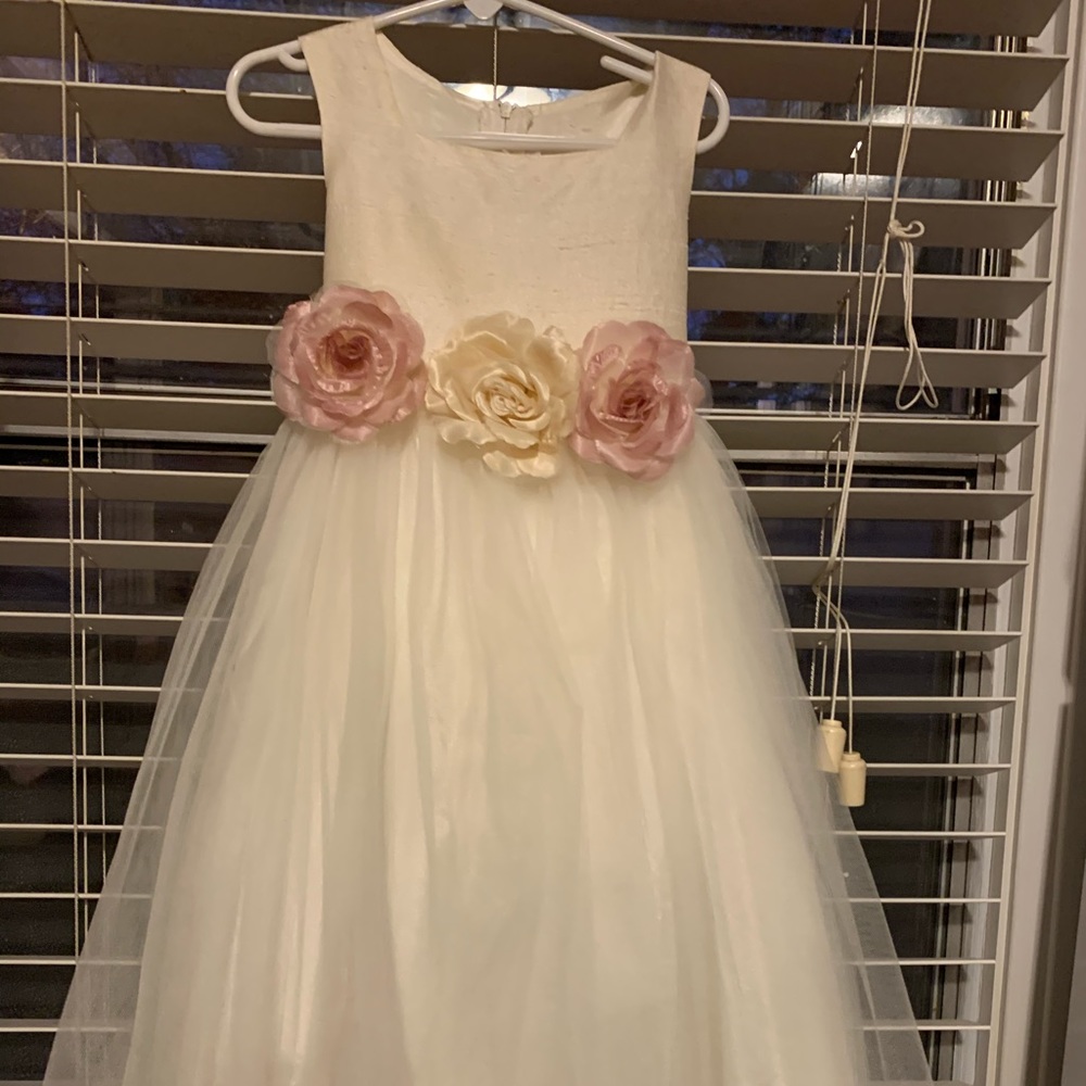 Perfect for a wedding!!! Girls dress size 3 - 4